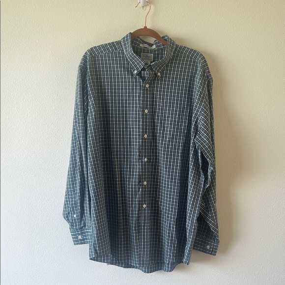 L.L. Bean wrinkle resistant button down - Picture 1 of 6